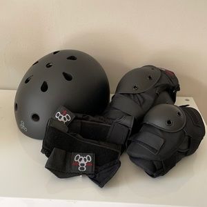 New without Tag triple 8 black helmet pad set